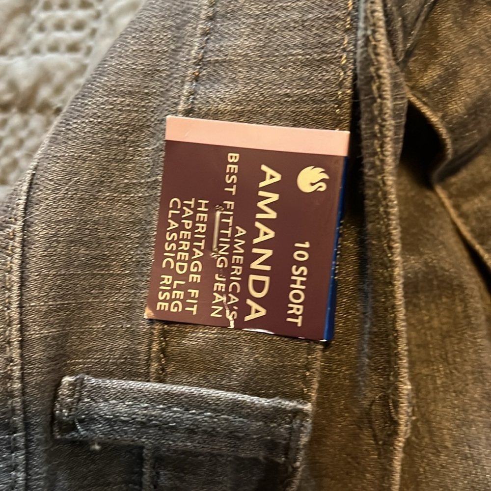 NWT Gloria Vanderbilt : Gray Wash Amanda - 10 Short - Picture 3 of 11